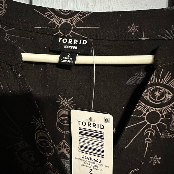 Torrid Harper Black Celestial Print Tunic size 2 NWT - Picture 2 of 3